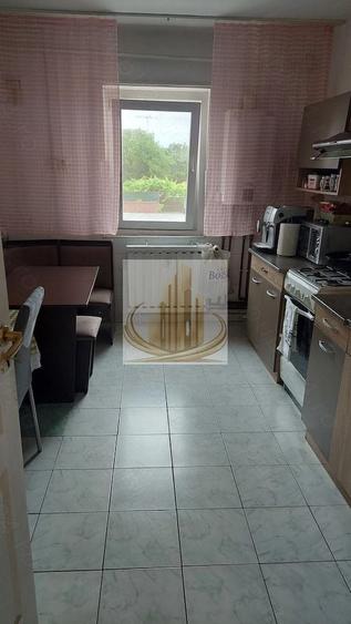 Apartament cu 4 camere decomandat în Lipovei