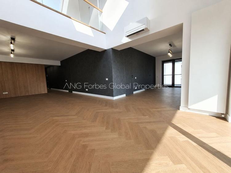 Penthouse cu 5 camere decomandat în Băneasa