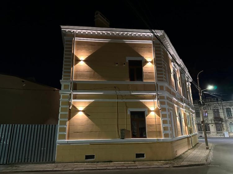 Casă individuală cu 10 camere cu Teren 362 Mp în Central