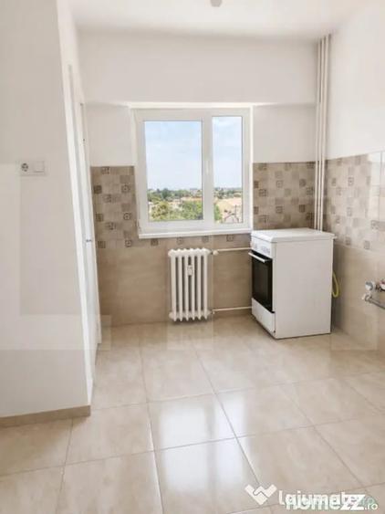 Apartament cu 3 camere decomandat în Sud