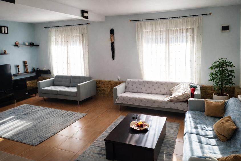 Casă individuală cu 5 camere cu Piscina în Budești