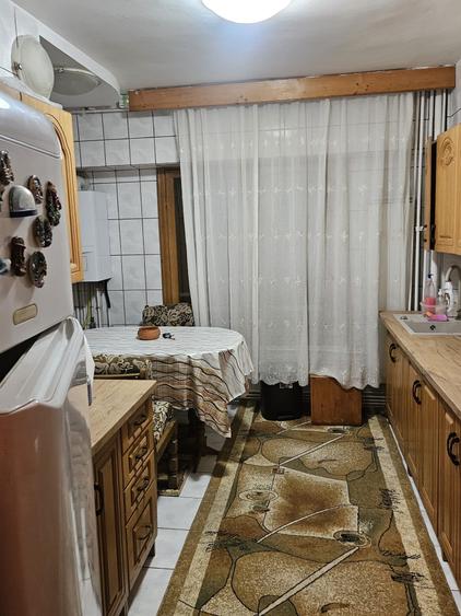 Apartament cu 4 camere decomandat în Central