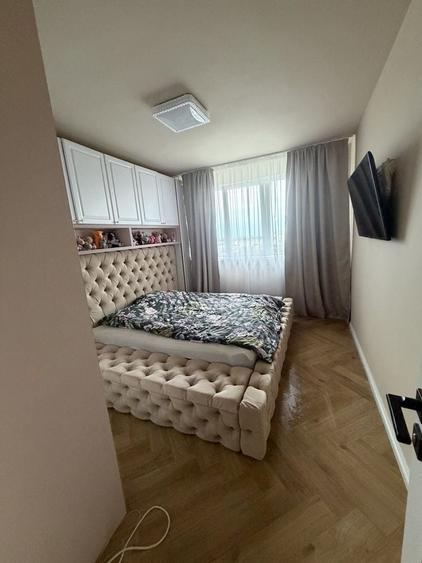 Apartament cu 3 camere decomandat în Sud