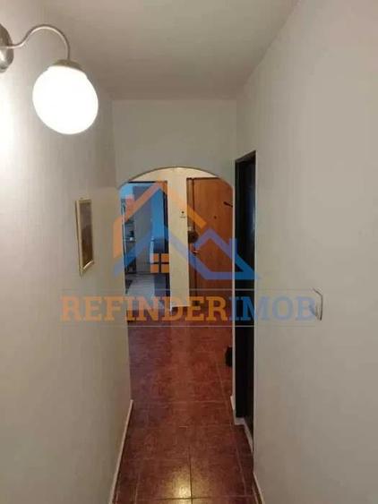 Apartament cu 3 camere decomandat, mobilat în Rahova