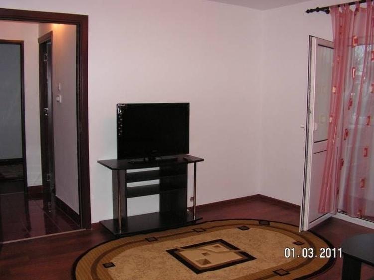 Apartament cu 2 camere semidecomandat, mobilat în Dâmbovița