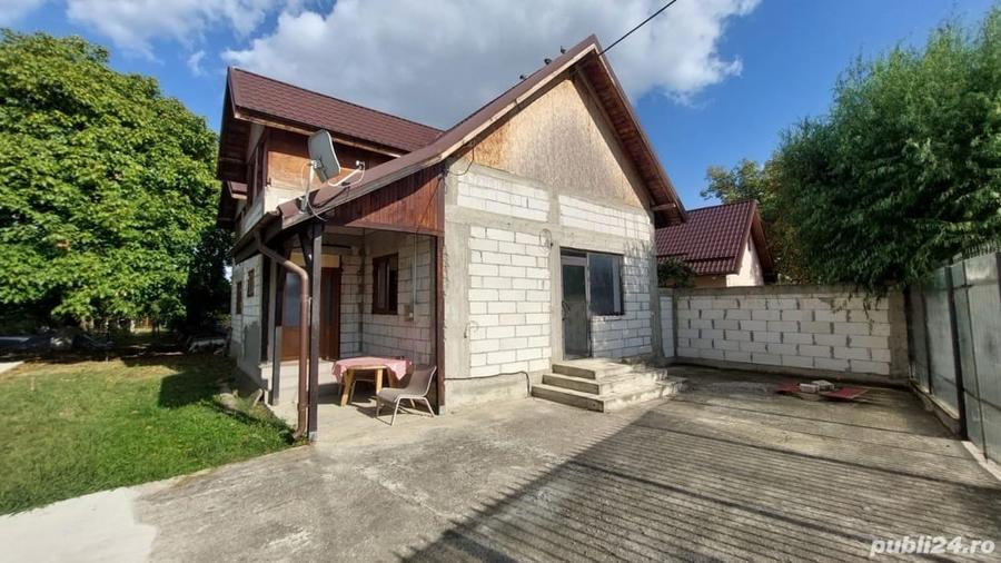 Casă cu 5 camere cu Teren 1073 Mp în Poienarii Burchii