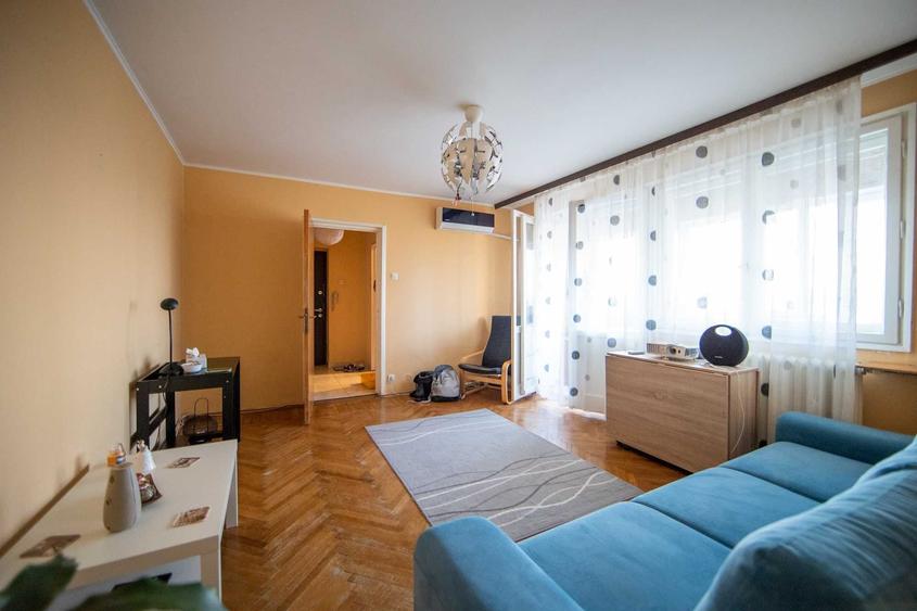 Apartament cu 3 camere semidecomandat în Dristor
