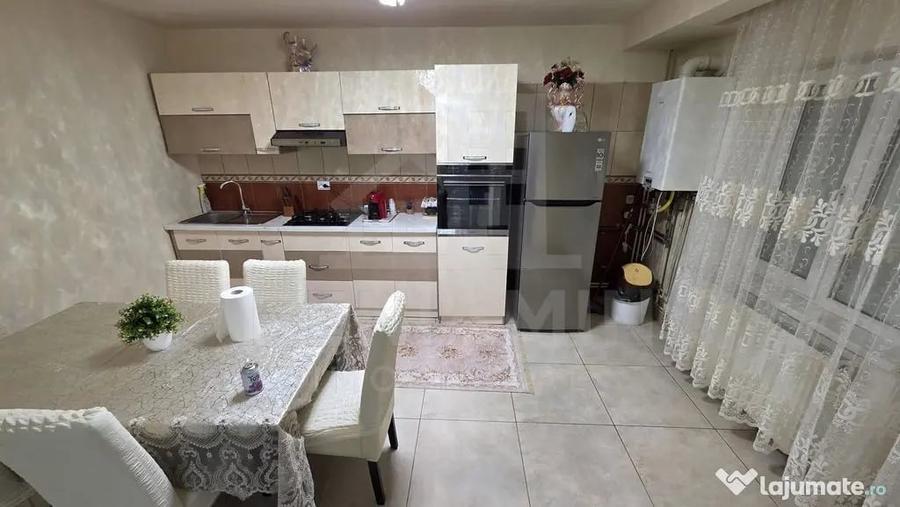 Casă cu 5 camere cu Teren 334 Mp în Central