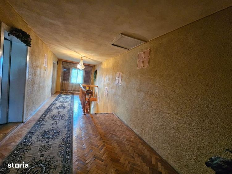 Casă cu 4 camere în Central