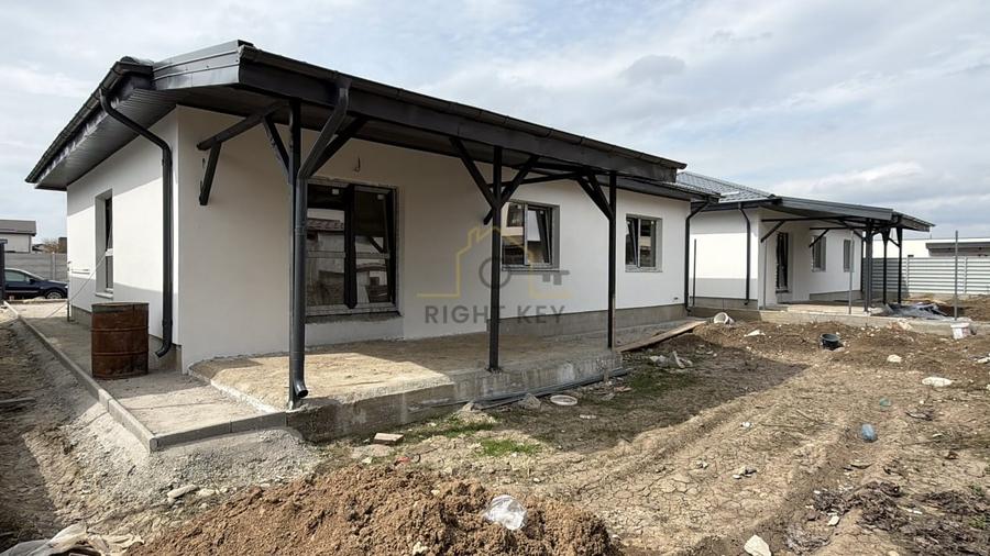 Casă individuală cu 4 camere cu Teren 400 Mp în Domnești
