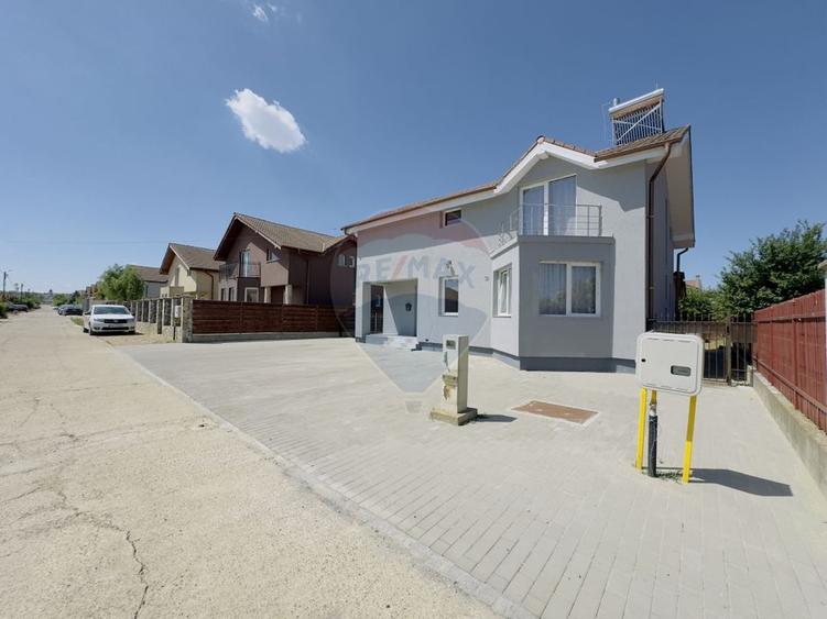 Casă individuală cu 5 camere cu Teren 500 Mp în Paleu