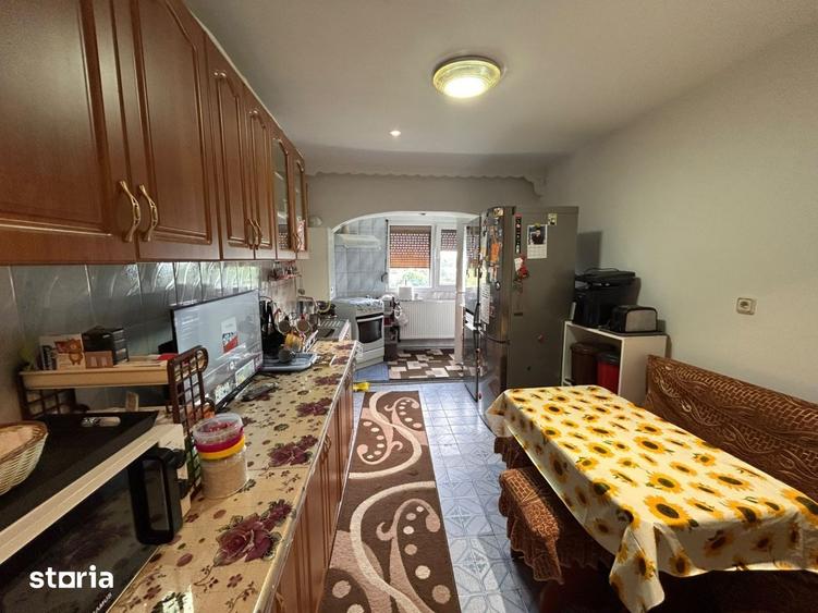 Apartament cu 3 camere decomandat în Central
