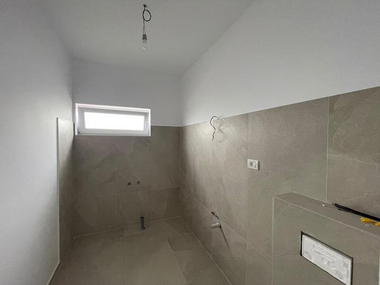 Duplex cu 5 camere cu Canalizare în Ghiroda