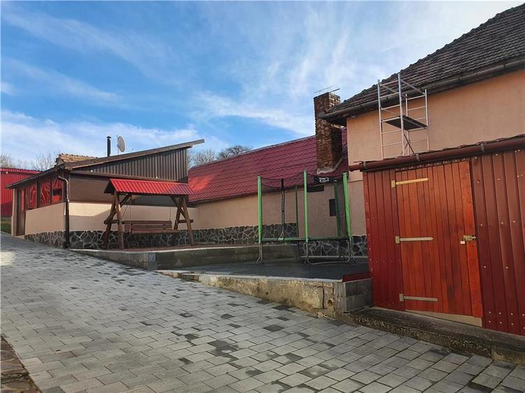 Casă cu 4 camere cu Canalizare în Slimnic