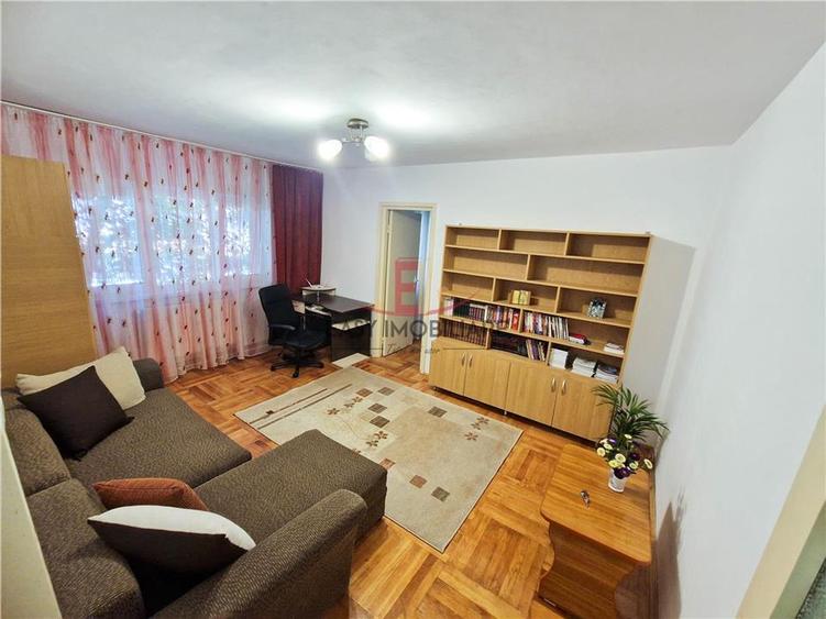 Apartament cu 2 camere semidecomandat în 7 Noiembrie