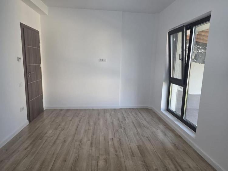 Casă individuală cu 5 camere cu Teren 220 Mp în Tunari