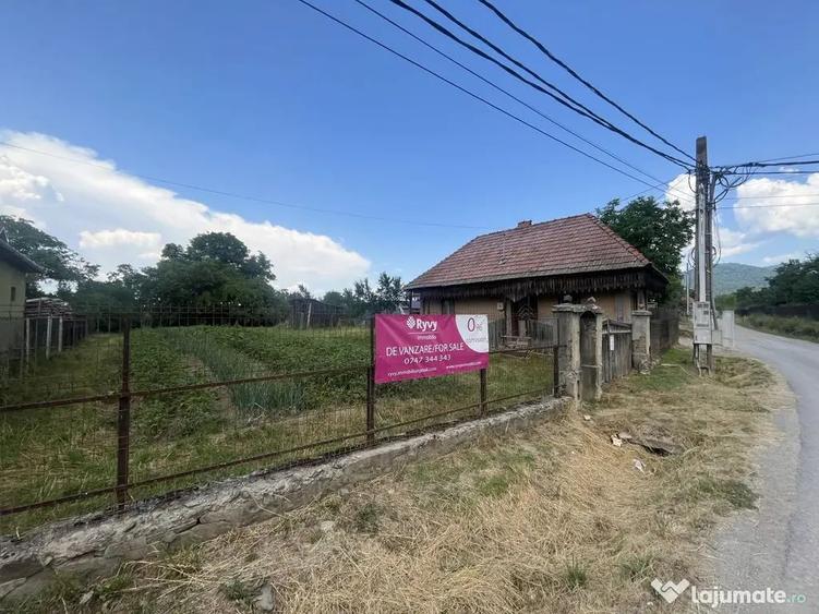 Casă cu 2 camere cu Teren 1424 Mp în Păpăuți