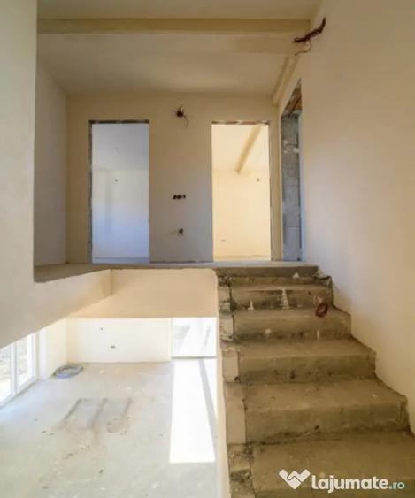 Casă cu 4 camere cu Teren 235 Mp în Central