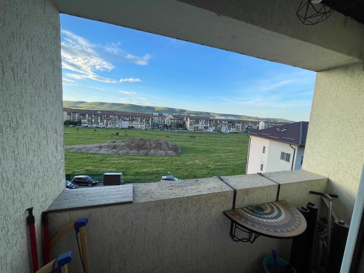 Apartament cu 3 camere semidecomandat în Florești