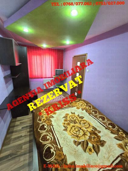 Apartament cu 2 camere semidecomandat în Craiovei