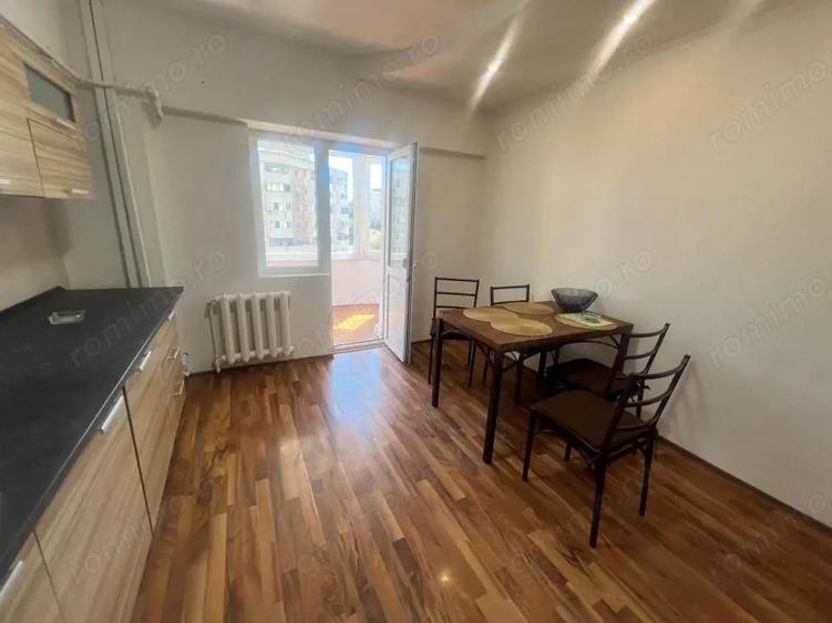 Apartament cu 2 camere decomandat în Trocadero