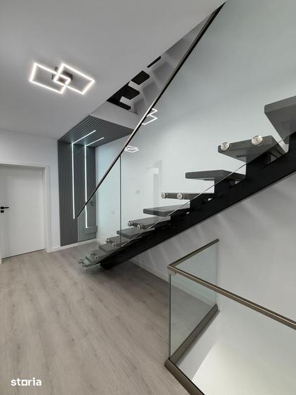 Casă cu 5 camere cu Teren 200 Mp în Valea Aurie