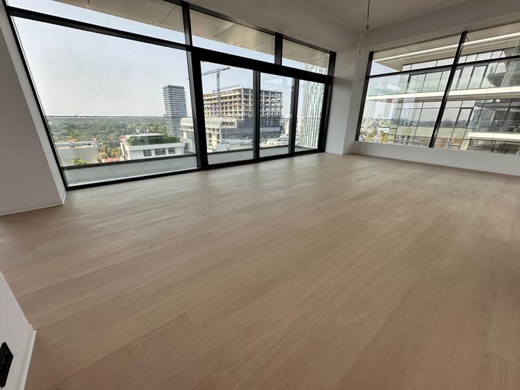 Apartament cu 4 camere semidecomandat în Floreasca