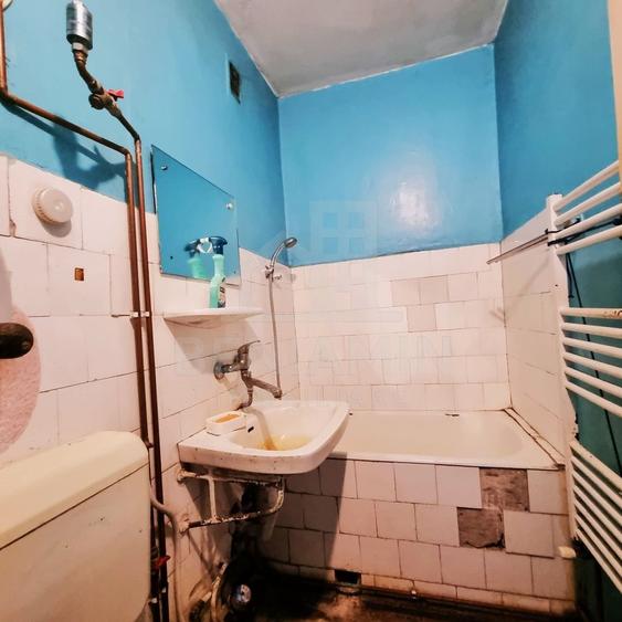 Apartament cu 3 camere semidecomandat în Florilor
