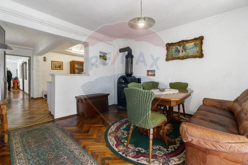 Casă cu 5 camere cu Teren 904 Mp în Sud
