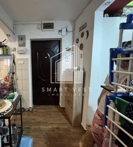 Apartament cu 3 camere semidecomandat în Botizului