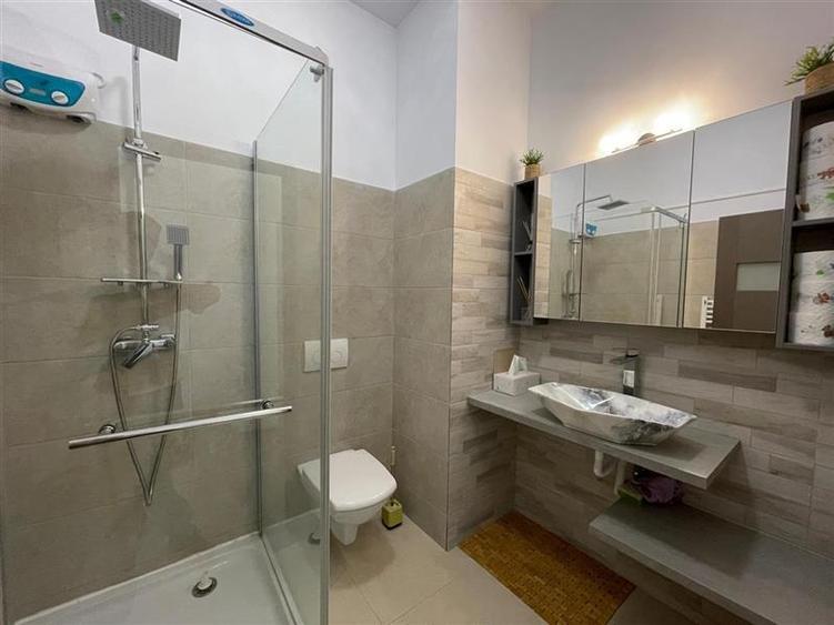 Apartament cu 4 camere nedecomandat în Babadag