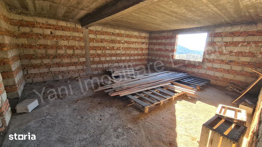 Casă cu 6 camere cu Teren 588 Mp în Corbeni