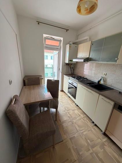 Persona fizică închiriez apartament 2 cam. Ştrand, etaj 4 5 cu lift, terasă gene - 6