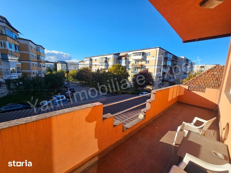 Casă cu 10 camere cu Teren 2642 Mp în Central
