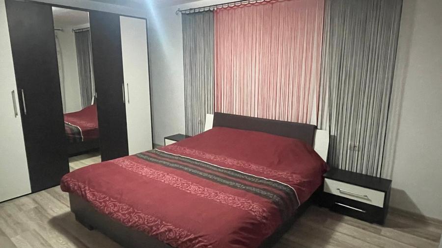 Casă cu 7 camere cu Canalizare în Sud-Est