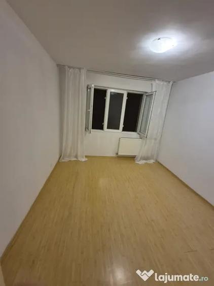 Apartament cu 2 camere semidecomandat în Gorjului
