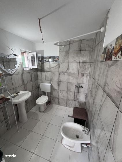 Casă cu 3 camere în Sărățeni