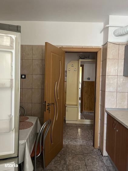 Apartament cu 3 camere decomandat în Calea București