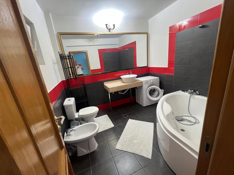 Apartament cu 3 camere decomandat în Ferme