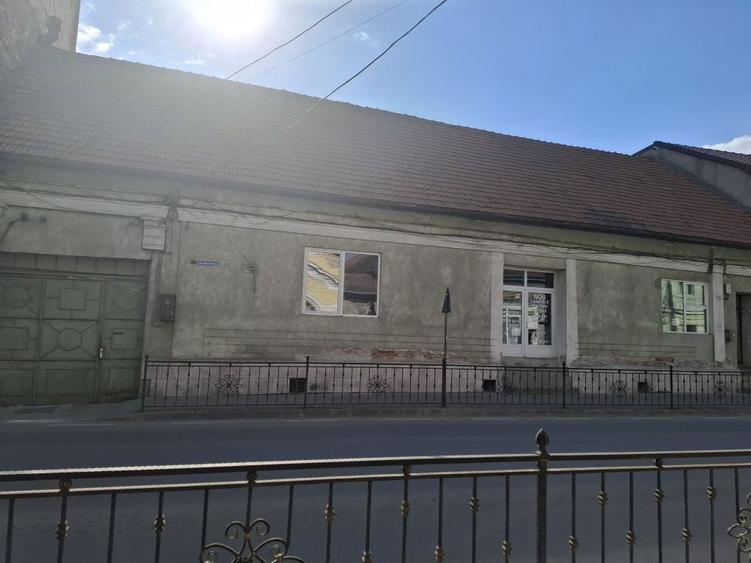 Casă cu 4 camere în Central