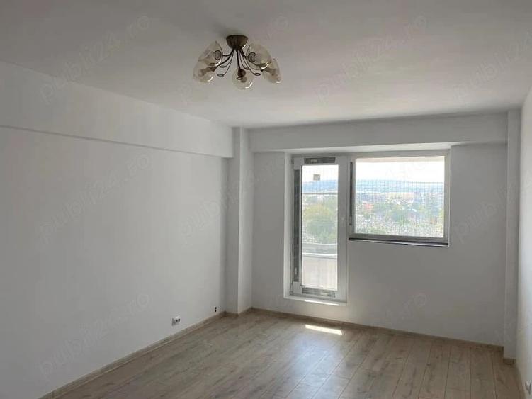 Apartament cu 4 camere decomandat în Central