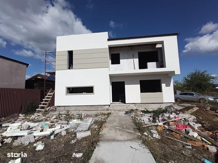 Casă cu 4 camere în Central