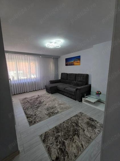 Apartament cu 4 camere decomandat în Central