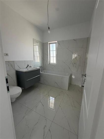 Duplex cu 4 camere cu Canalizare în Moșnița Nouă
