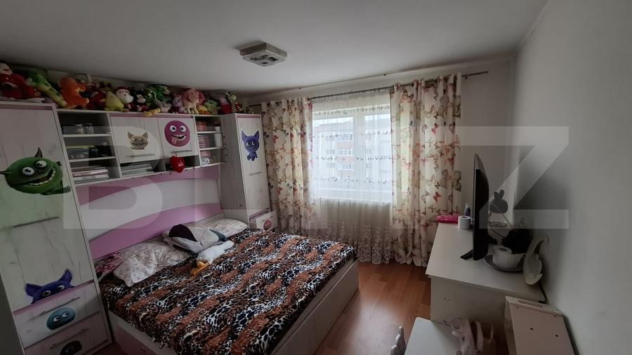 Apartament cu 3 camere decomandat, mobilat în Micro 11