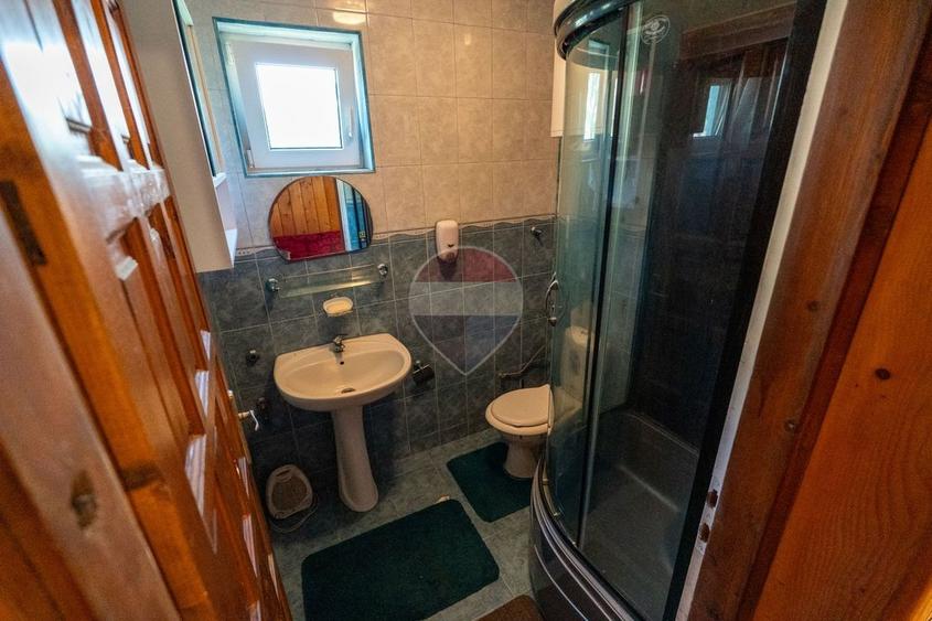 Casă individuală cu 3 camere cu Teren 3166 Mp în Burjuc