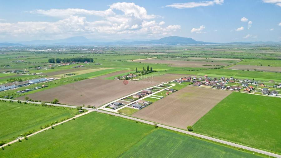 Teren Construcții intravilan de 31800 mp, în Sânpetru
