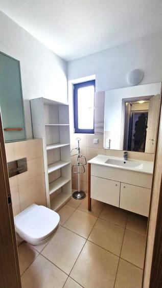 Apartament cu 3 camere semidecomandat în Vest