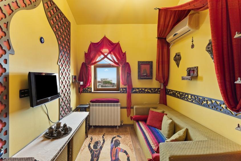 Apartament cu 4 camere decomandat, mobilat în P-ța Ovidiu