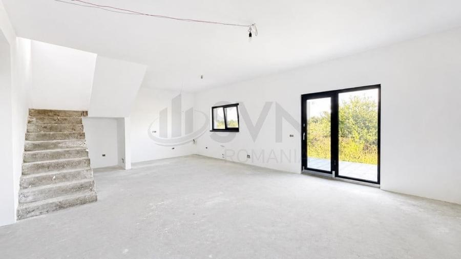 Casă cu 5 camere cu Teren 400 Mp în Corbeanca